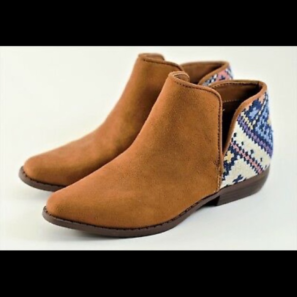 💸💸💸Cat and Jack Lilliana Print Aztec Bootie